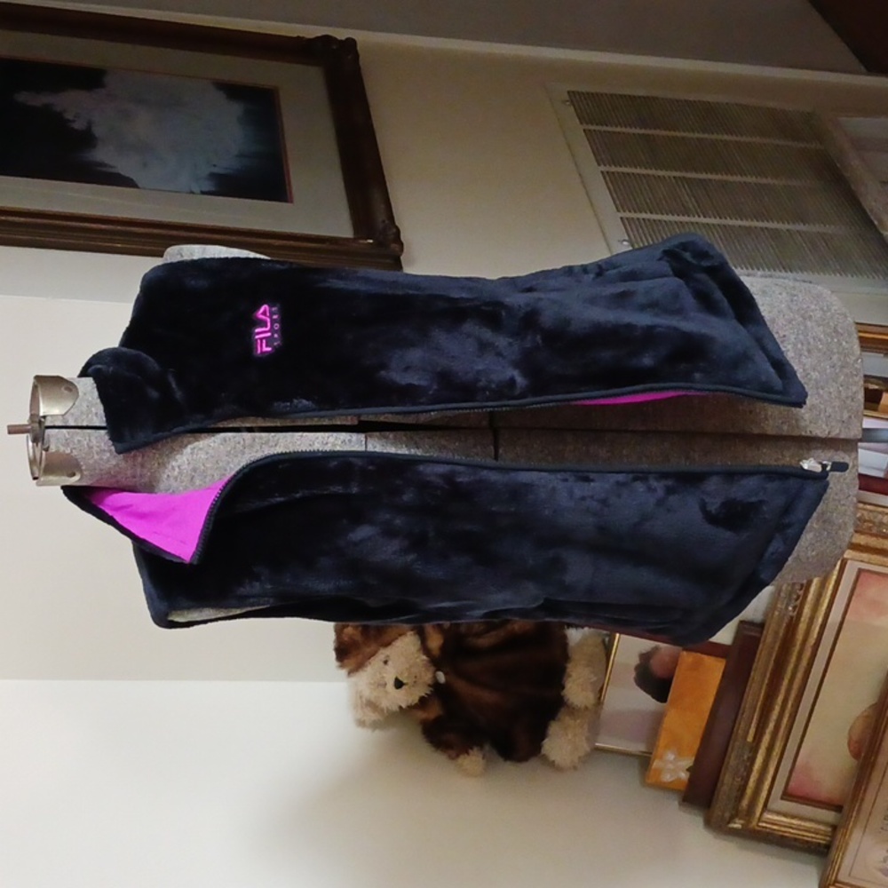 Fila Sport  Reversible  black furry puffer  and  pink fushia   small  new no tag